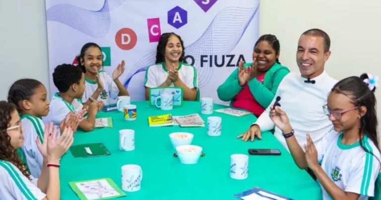 Alunos de Osasco entrevistam Rogério Lins