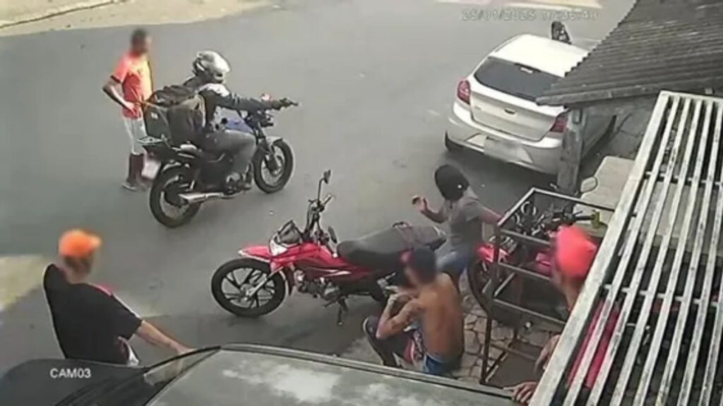 Motorista Atira em Cachorro e Fere Idoso em Jandira (SP)